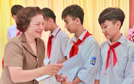 Khuyến học Tuyên Quang đồng hành chăm sóc sức khỏe, hỗ trợ sinh kế tại xã Tân Long