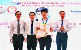 Đà Nẵng trao Giải thưởng Khuyến tài Huỳnh Thúc Kháng, vinh danh 42 học sinh xuất sắc