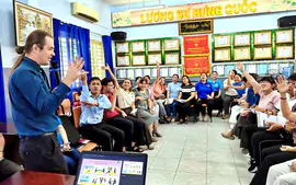 Giáo viên tiểu học "cắp sách" đi học tiếng Anh trong kỳ nghỉ hè