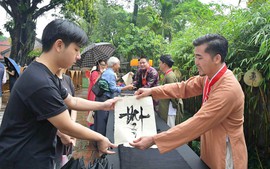 "Nét chữ an nhiên" kết nối nghệ thuật thư pháp với đạo học và văn hiến Hà Nội