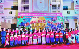 Tết Trung thu sớm ấm áp đến với trẻ em vùng cao biên giới Lào Cai