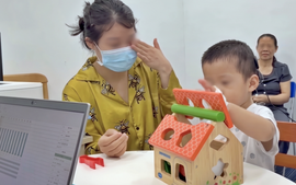 Lần đầu Việt Nam cấy điện cực thính giác thân não cho trẻ điếc bẩm sinh
