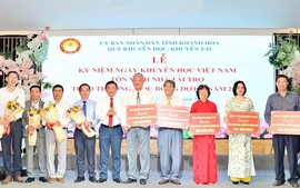 Quỹ Khuyến học, khuyến tài Khánh Hoà trao hơn 2,2 tỷ đồng học bổng