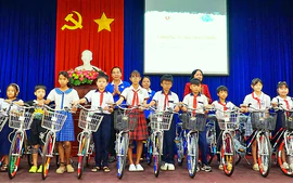 Đồng Tháp trao 418 suất học bổng khuyến học, 95 xe đạp cho học sinh vượt khó học giỏi