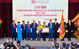 Trường Đại học Luật -  Đại học Quốc gia Hà Nội nhận Huân chương Lao động hạng Nhất