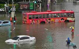 “Thảm hoạ lũ lụt” gây gián đoạn giao thông và du lịch tại Bangkok, Thái Lan