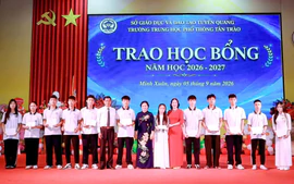 Hội Khuyến học Tuyên Quang tiếp sức học sinh khó khăn trong dịp khai giảng