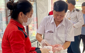Vụ C.P. Việt Nam: Lò mổ đóng dấu vuông đủ điều kiện tiêu thụ trên lợn bệnh