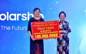 Chủ tịch Hội Khuyến học Việt Nam Nguyễn Thị Doan dự lễ trao học bổng Samsung Thái Nguyên cho 122 học sinh giỏi quốc gia