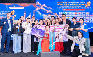 Trường Đại học Lạc Hồng trao giải "Cuộc thi hùng biện tiếng Trung" và học bổng cho sinh viên khó khăn 
