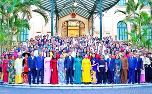 Phó Chủ tịch nước Võ Thị Ánh Xuân gặp mặt các điển hình học tập tiêu biểu toàn quốc