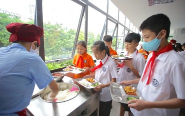 Hà Nội siết chặt quản lý vệ sinh an toàn thực phẩm tại trường học