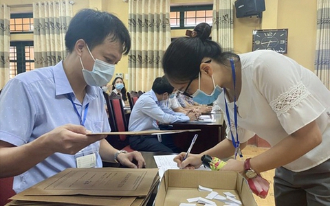 Chuyện ăn uống, nghỉ ngơi, chờ đợi của giáo viên ra đề thi vào lớp 10