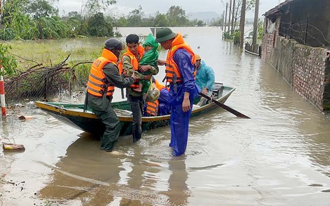 Nghệ An 1 người tử vong, 11 người bị thương do bão số 10