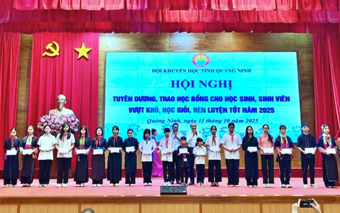 Hội Khuyến học Quảng Ninh tuyên dương, trao học bổng cho học sinh, sinh viên vượt khó