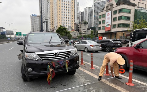 Ngăn chặn tài xế lái xe ngược chiều, nồng độ cồn vượt xa mức cho phép trên đường Vành đai 3