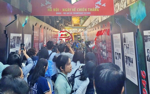 Trưng bày chuyên đề: "Vang mãi khúc khải hoàn"