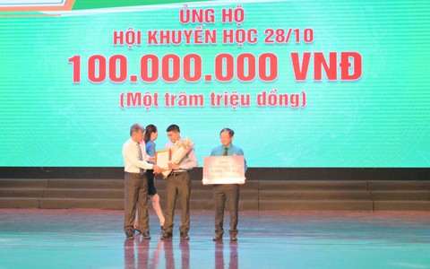 Quỹ Khuyến học 28/10 trao học bổng cho hơn 6 nghìn học sinh, sinh viên tiêu biểu