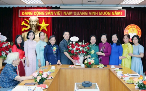 Trung ương Hội Khuyến học Việt Nam chào mừng Ngày Phụ nữ Việt Nam 20/10