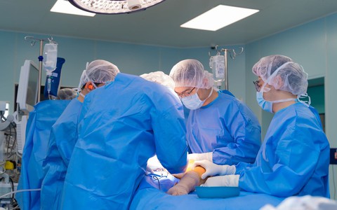 Bệnh nhi đầu tiên tại Việt Nam được thay thành công khớp háng bằng công nghệ in 3D