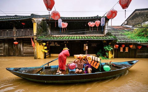 Lũ tại Trung Bộ vượt mức kỷ lục; Đà Nẵng, Huế, Quảng Ngãi tiếp tục mưa to đêm 30/10