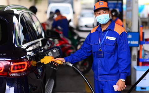 Giá xăng dầu tăng nhẹ từ 15 giờ ngày 13/11