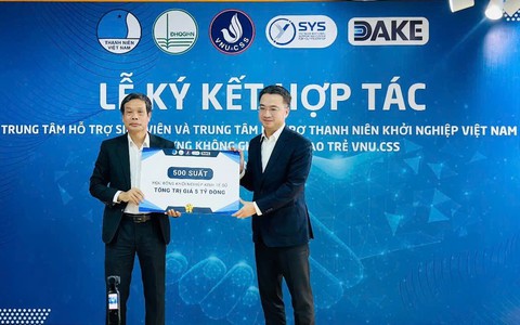 Trao tặng 500 suất học bổng “Khởi nghiệp Kinh tế số” cho sinh viên Đại học Quốc gia Hà Nội 
