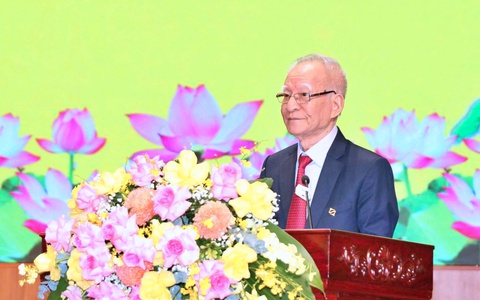 Giáo sư Lê Viết Ly và gia đình trao học bổng hơn 2 tỉ đồng