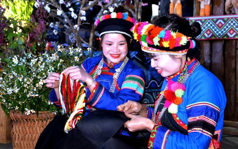 Tôn vinh nét đẹp trang phục, bản sắc văn hóa truyền thống các dân tộc vùng cao Bắc Hà