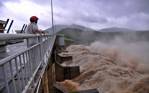 Ứng phó với lũ dâng cao trên các con sông miền Trung và Tây Nguyên