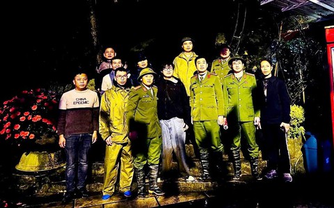 Công an phường Sa Pa tìm thấy khách du lịch Nhật Bản bị lạc trong đêm trên núi Hàm Rồng