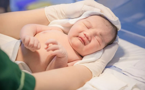 Luật Dân số quy định nhiều chính sách hỗ trợ người sinh 2 con trở lên