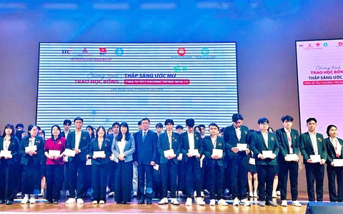 Trao học bổng, thắp sáng ước mơ cho sinh viên Trường Đại học Yersin Đà Lạt