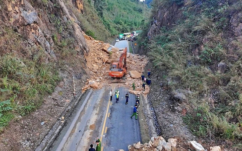 Xác định 3 người tử vong vì sạt lở trên Quốc lộ 6 qua Mai Châu
