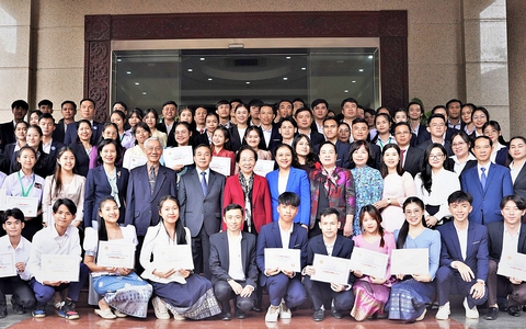 Thí điểm giảng dạy tiếng Lào trong các trường học tại Việt Nam