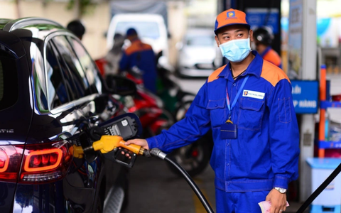 Giá xăng dầu trong nước giảm mạnh