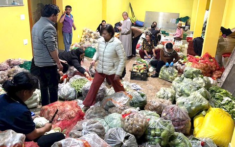 Hội Khuyến học tỉnh Lâm Đồng cùng nhà tài trợ trao hơn 2.500 phần quà cho đồng bào vùng lũ