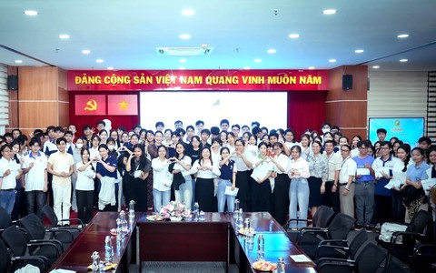 Ký túc xá đại học hỗ trợ tiền, suất ăn, chỗ ở cho sinh viên vùng bão lũ