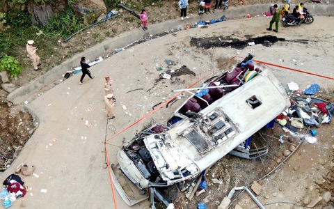 Tai nạn xe lật ở Phình Hồ là do bị mất phanh đột ngột khi đang xuống dốc quanh co