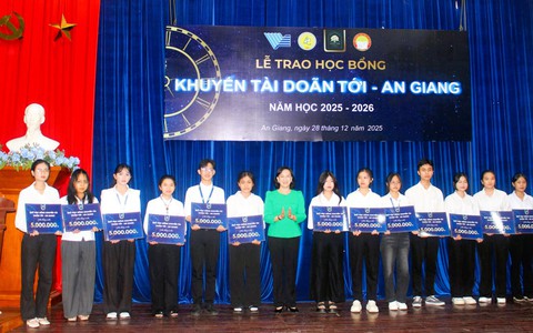 Quỹ Khuyến học An Giang trao 140 suất học bổng "Khuyến tài Doãn Tới - An Giang"