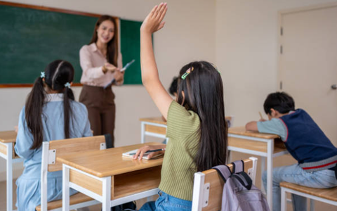 Có nên bỏ hình thức đình chỉ học với học sinh?