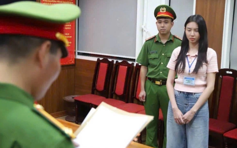 Hoa hậu Nguyễn Thúc Thùy Tiên bị tước danh hiệu Gương mặt trẻ Việt Nam tiêu biểu