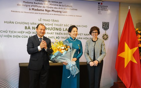 Tiến sĩ Ngô Phương Lan được trao tặng Huân chương Văn học Nghệ thuật bậc Sỹ quan của Pháp