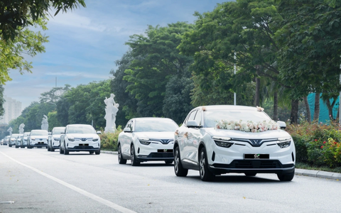 Vingroup đón dâu cùng chú rể với gói thuê xe cưới