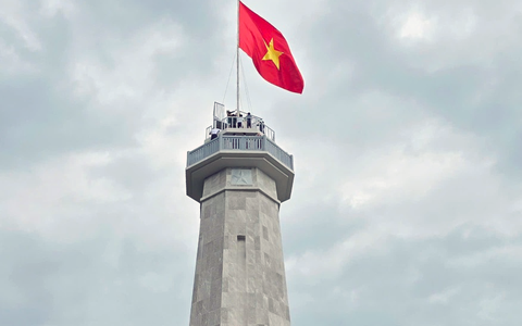 Trang trọng Lễ Thượng cờ tại Cột cờ A Pa Chải