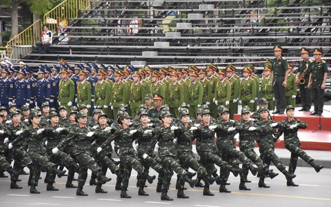 Chiêm ngưỡng hợp luyện duyệt đội ngũ và diễu hành kỷ niệm 70 năm Ngày giải phóng Hải Phòng