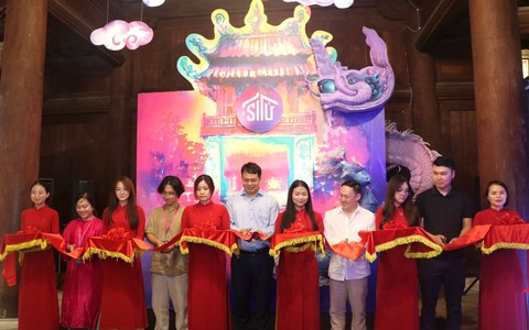Triển lãm tranh truyền cảm hứng cho các sĩ tử bước vào mùa thi