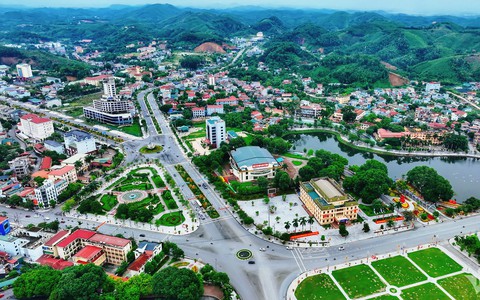 Bắn pháo hoa chào mừng công bố hợp nhất Lào Cai và Yên Bái