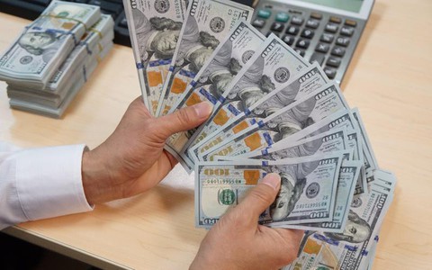 Giá USD chạm mức đỉnh, chuyên gia dự báo thế nào?
