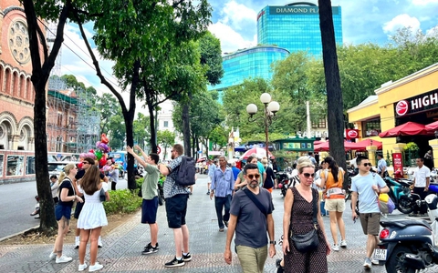 Châu Âu "báo động đỏ" nắng nóng, Việt Nam là một trong những điểm đến hút khách hè 2025